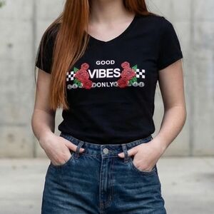 “Good Vibes Only” Graphic T-Shirt Medium Black Short Sleeve Tee
